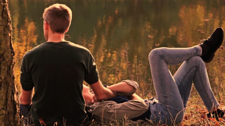 Couple in a calm and intimate moment, expressing emotional connection, presence, and conscious sexuality.